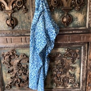 New shades of blue leggings- worn one time!